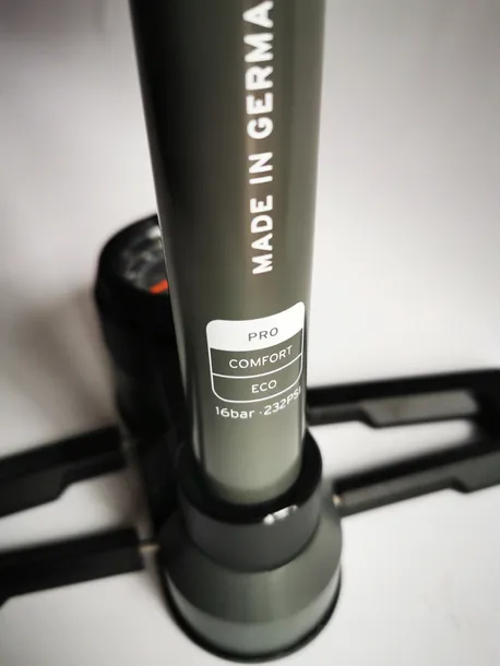 pompka-podlogowa-sks-germany-renkompressor-nxt-czarny-szerokosc-10-cm