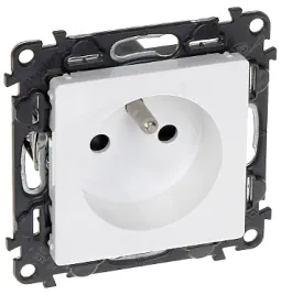 gniazdo-pojedyncze-le-753184-valena-life-230-v-16-a-legrand