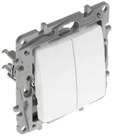 lacznik-schodowy-podwojny-le-764502-niloe-10-a-legrand