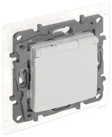 gniazdo-pojedyncze-le-764537-niloe-230-v-16-a-ip44-legrand