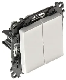 lacznik-swiecznikowy-podwojny-le-752105-valena-life-10andnbspa-legrand