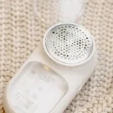ad-9621-golarka-do-swetrow-na-usb-marka-adler-zasilanie-akumulatorowe