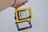 akumulatorowy-halogen-led-10w-24-smd-flash-dodatki-stan-nowy