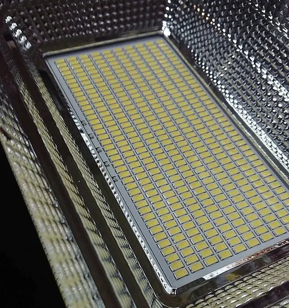 zestaw-solarny-halogen-led-400w-ip68-czujnik-ruchu-panel-i-pilot-jasnosc-26000-lm