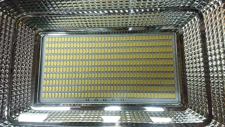 zestaw-solarny-halogen-led-400w-ip68-czujnik-ruchu-panel-i-pilot-barwa-swiatla-bialy-zimny