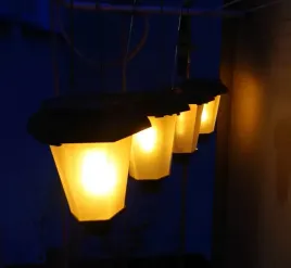 lampka-ogrodowa-4-lampki-z-efektem-plomienia-stojaca-lub-wiszaca-12led