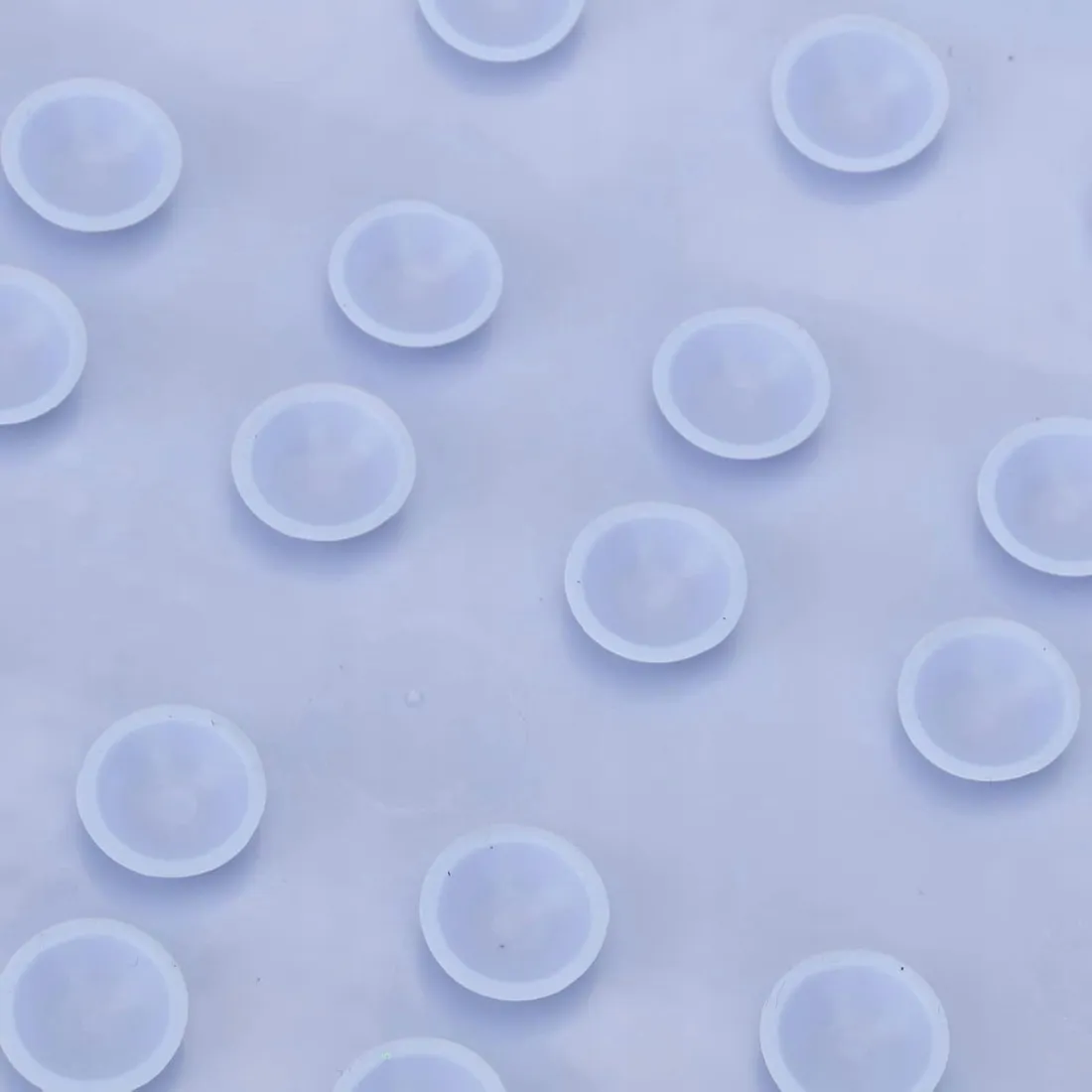 silikonowa-mata-pod-prysznic-szczotka-do-mycia-plecow-stop-niebieska-myjka