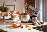 robot-planetarny-camry-cr-4223-lcd-2000w-5l-bezpieczenstwo-nozki-antyposlizgowe