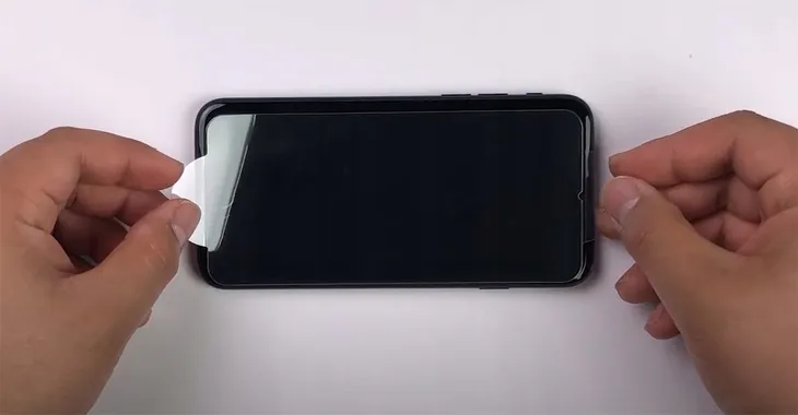 szklo-hartowane-spigen-do-iphone-13-13-pro-waga-z-opakowaniem-0-04-kg-rodzaj-szklo-hartowane