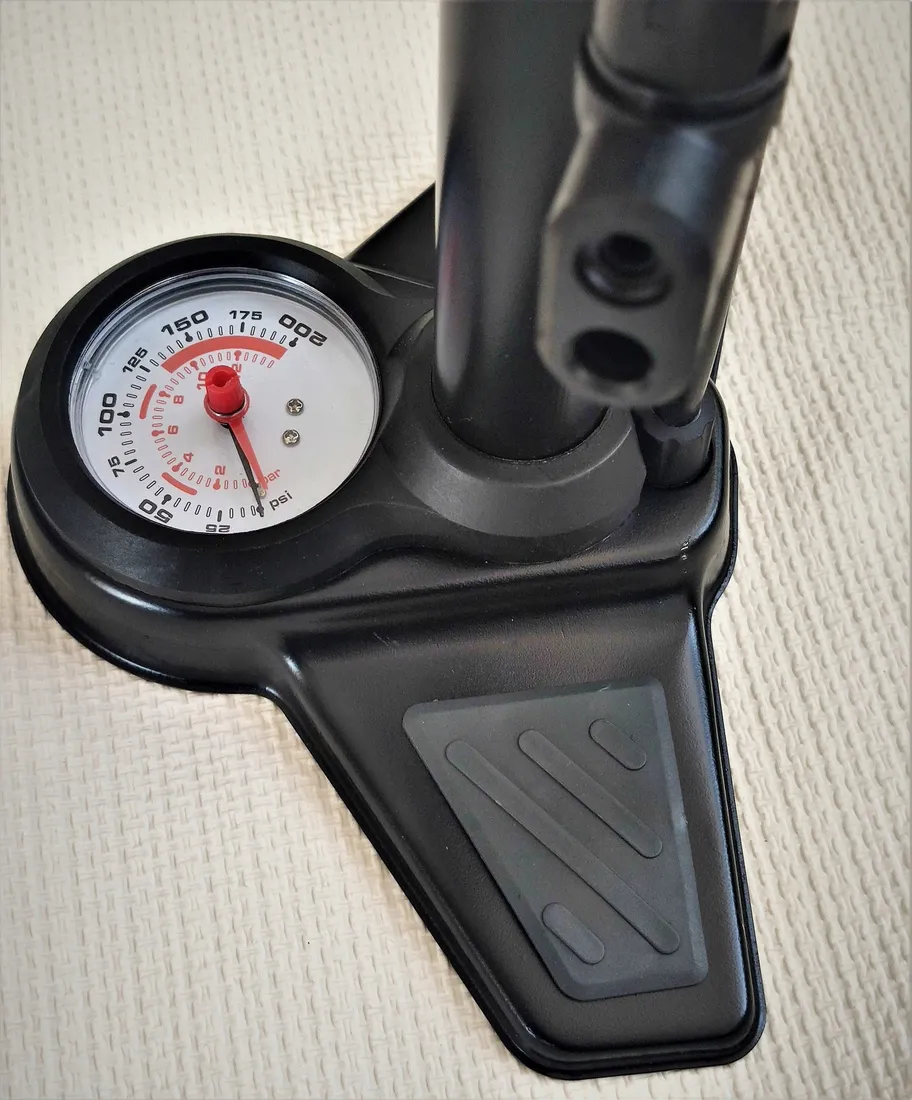 pompka-podlogowa-kengo-pompka-czarny-marka-kengo