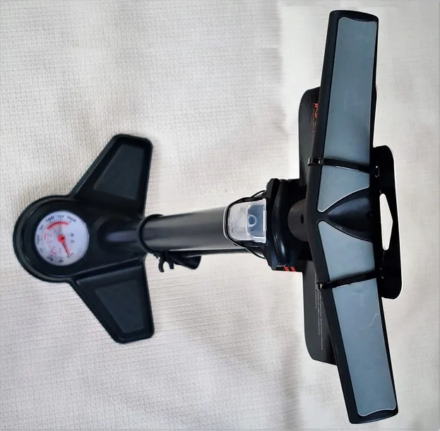 pompka-podlogowa-kengo-pompka-czarny-wysokosc-630-cm