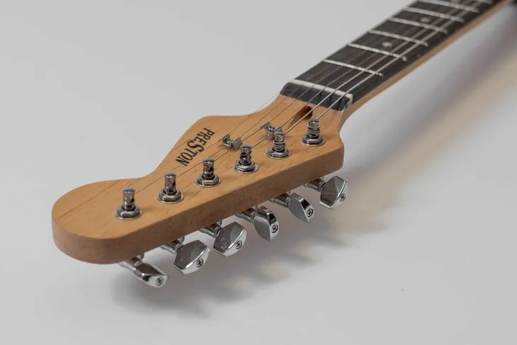 gitara-elektryczna-preston-4-4-czarna-marka-preston-waga-z-opakowaniem-20-kg