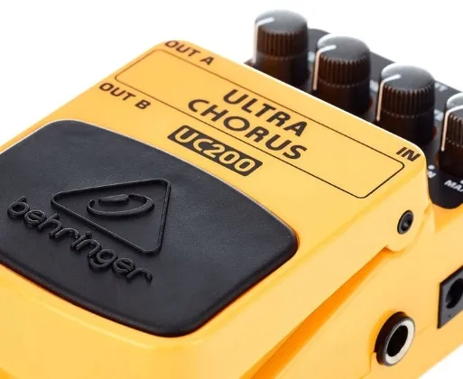 efekt-gitarowy-behringer-uc200-waga-z-opakowaniem-0-45-kg-model-111469
