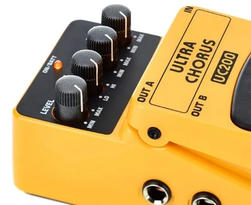 efekt-gitarowy-behringer-uc200-waga-z-opakowaniem-0-45-kg-marka-behringer