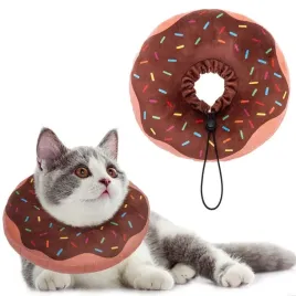 miekki-pluszowy-kolnierz-pooperacyjny-po-zabiegu-dla-kota-donut-bun-m