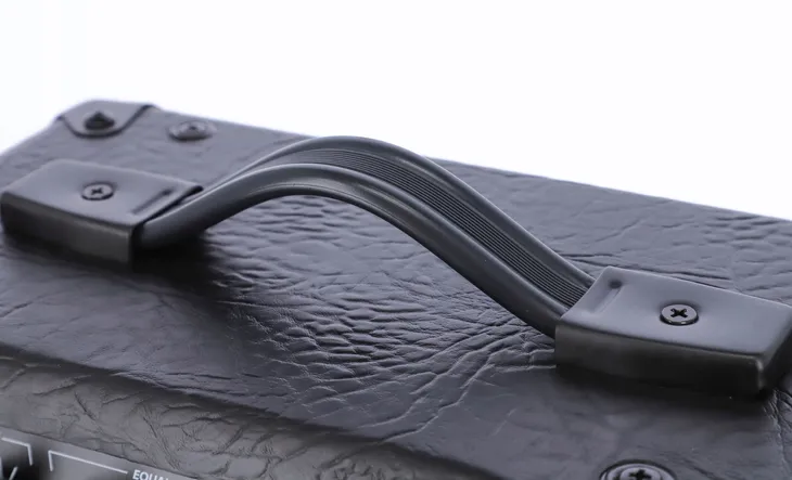 combo-tranzystorowy-harley-benton-waga-z-opakowaniem-4-9-kg-konstrukcja-tranzystorowy