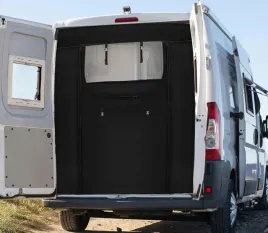 dwuwarstwowa-magnetyczna-moskitiera-do-drzwi-tylnych-van-bus-camping