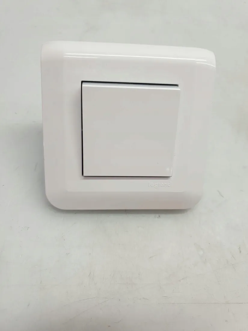 legrand-przelacznik-10a-bialy