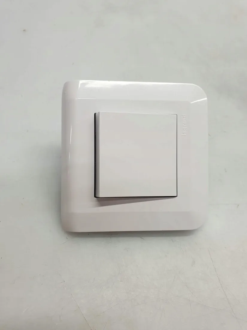 legrand-przelacznik-10a-bialy