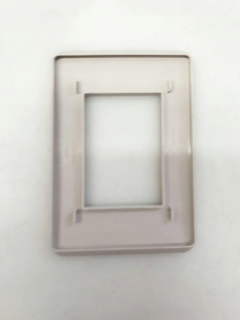 ramka-do-wlacznika-stan-powystawowy