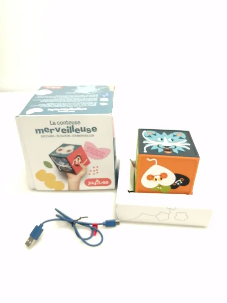 interaktywna-kostka-joyeuse-la-conteuse-merveilleuse-glebokosc-produktu-8-cm