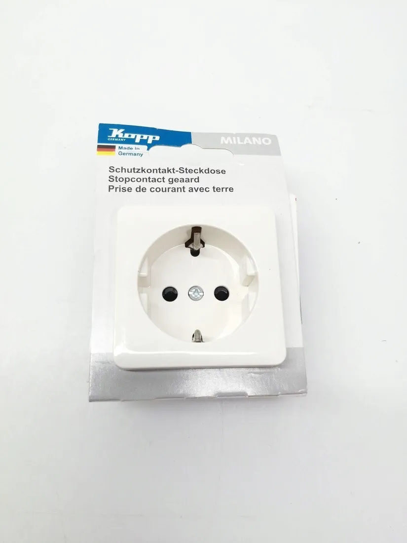 gniazdo-elektryczne-scienne-kopp-biale