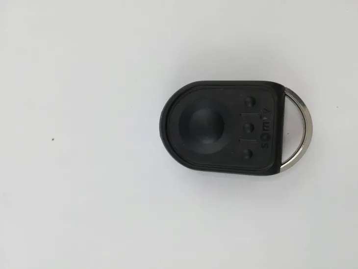 pilot-somfy-868-mhz-io-waga-z-opakowaniem-0-1-kg-certyfikat-ce