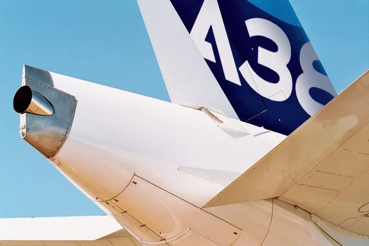 model-samolotu-airbus-a-380-1-144-revell-waga-z-opakowaniem-0-86-kg