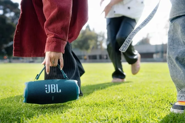 glosnik-bluetooth-jbl-charge-6-45w-niebieski-zlacza-usb