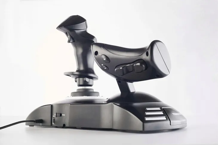 joystick-thrustmaster-t-flight-hotas-one-zawiera-baterie-nie