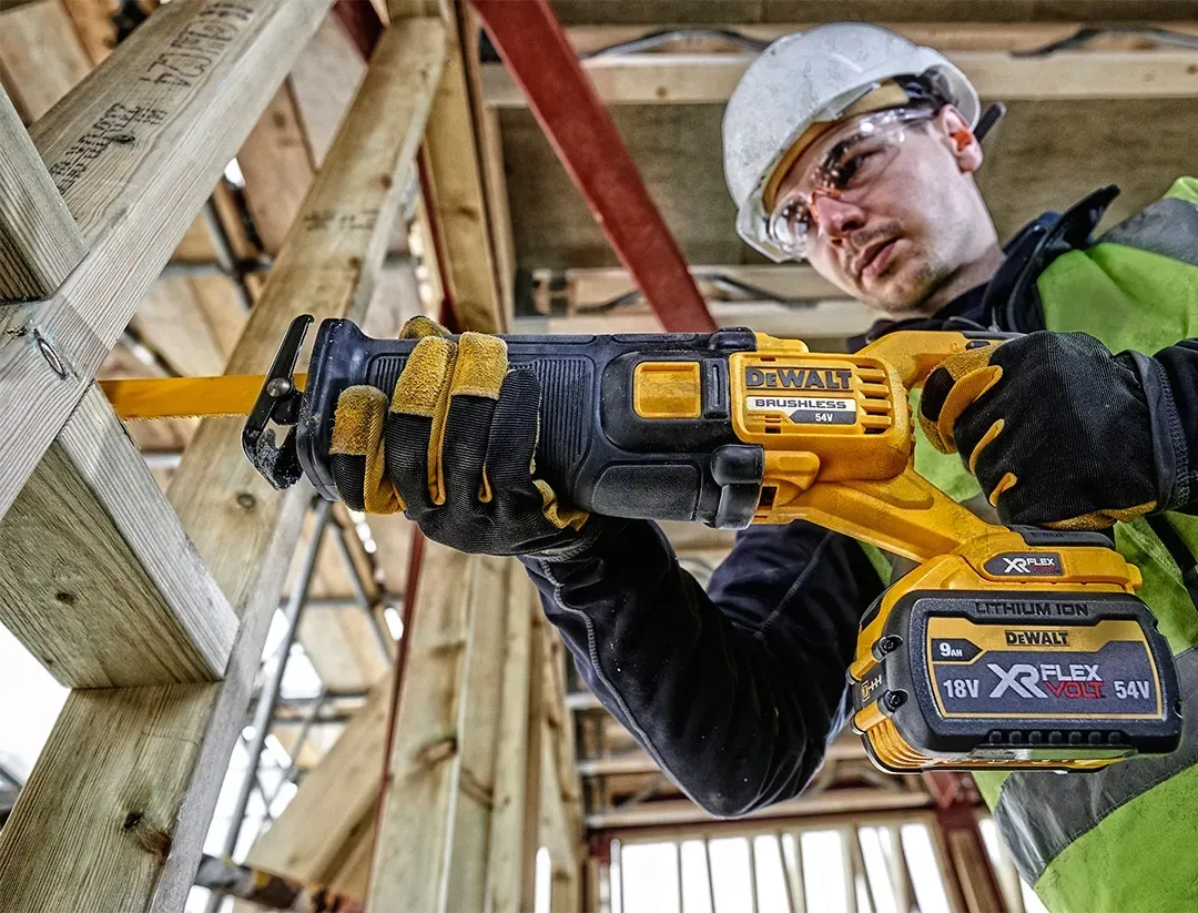 pilarka-szablasta-54v-flexvolt-dewalt-dcs389nt-stan-nowy