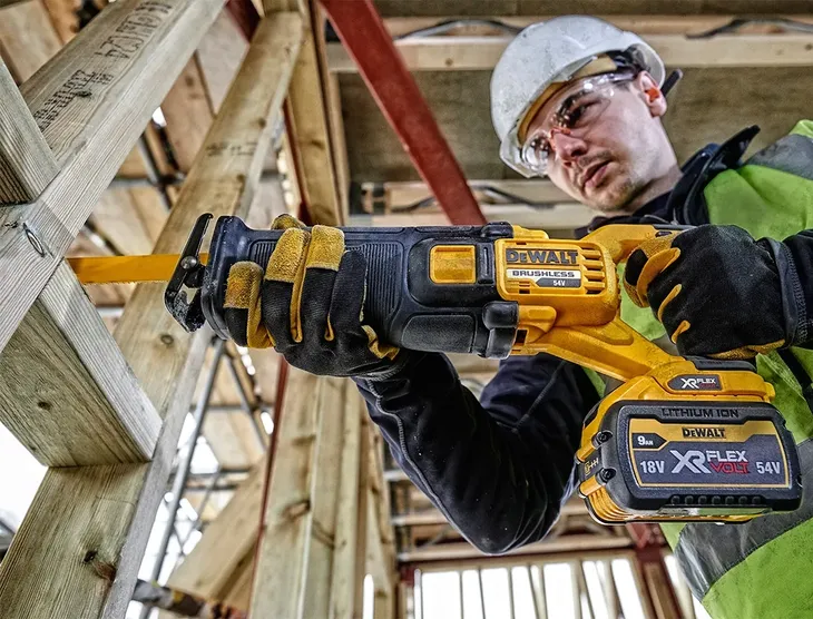 pilarka-szablasta-54v-flexvolt-dewalt-dcs389n-predkosc-skokowa-3000-1-min