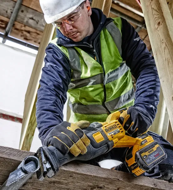 pilarka-szablasta-54v-flexvolt-dewalt-dcs389n-uchwyt-uniwersalny-1-2