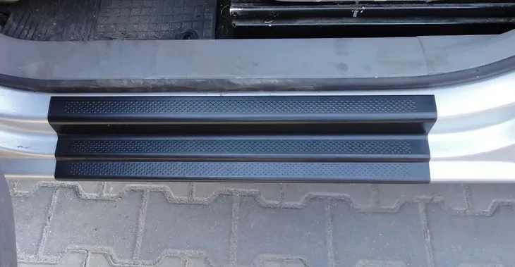 nakladki-na-progi-vw-caddy-2003-20-waga-z-opakowaniem-1-kg