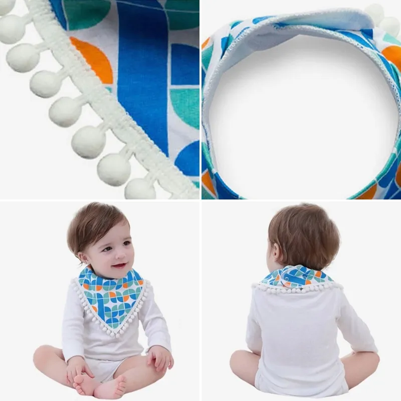 chusta-z-pomponami-dla-dziecka-krzyzyk