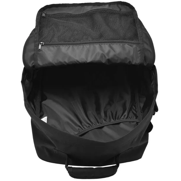 plecak-kabinowy-cabinzero-classic-44l-absolute-black-wzor-dominujacy-logo