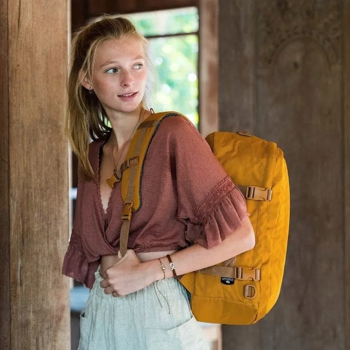 plecak-kabinowy-cabinzero-mini-28l-orange-chill