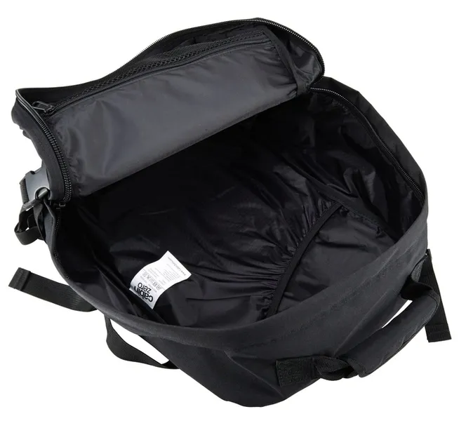 plecak-kabinowy-cabinzero-mini-28l-absolute-black-cechy-dodatkowe-wodoodporny-wzmacniane-dno-z-miejscem-na-laptopa