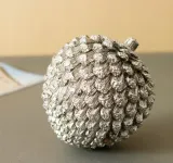 figurka-szyszka-srebrna-material-wykonania-tworzywo-sztuczne