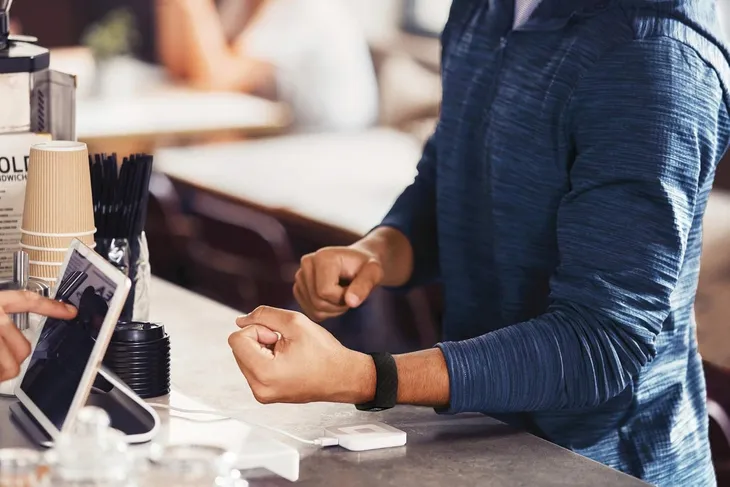 smartband-fitbit-charge-4-nfc-czarny-kolor-czarny