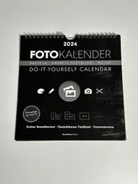 czarny-kalendarz-ze-zdjeciami-2024-do-it-yourself-calendar-21x22-cm