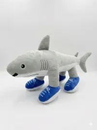 maskotka-pluszowy-rekin-w-niebieskich-butach-sportowych-30cm