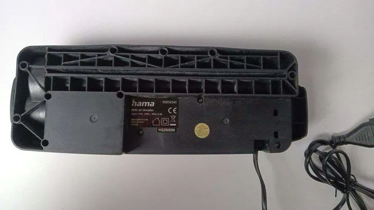 niszczarka-hama-p-1-podawanie-papieru-reczne
