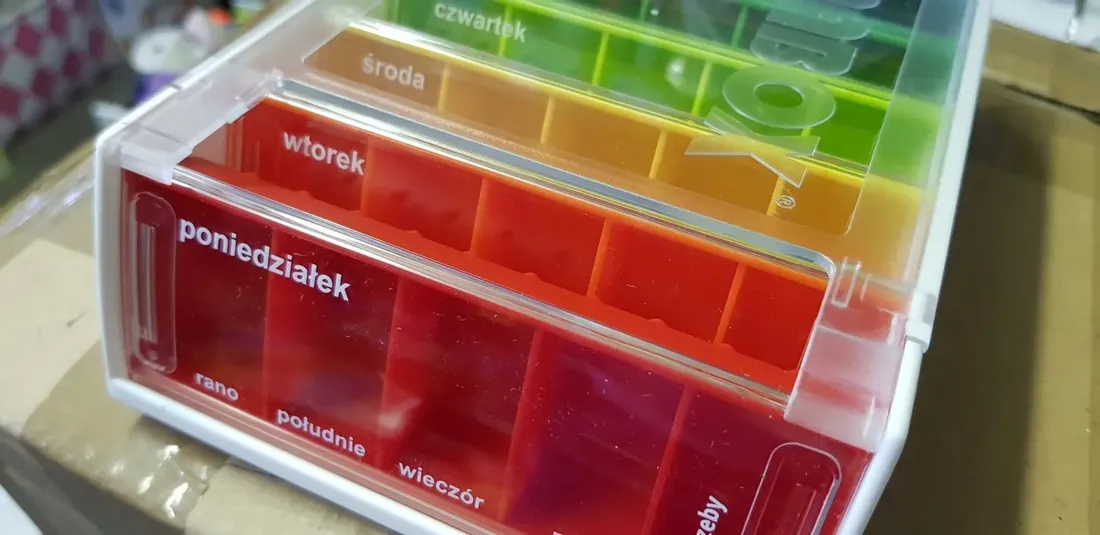apteczka-na-leki-tabletki-witaminy-schowek