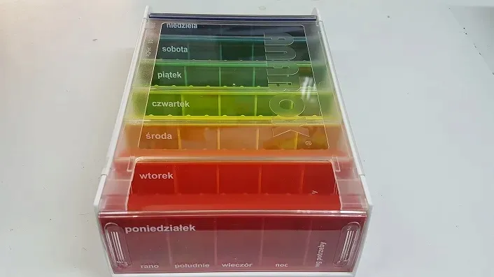 apteczka-na-leki-tabletki-witaminy-schowek-stan-nowy