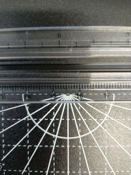 laminator-amazonbasic-b09q9679p1-na-goraco-czas-nagrzewania-3-min