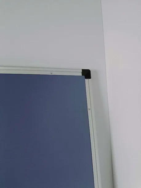 tablica-magnetyczna-amazon-basics-whiteboard-stan-powystawowy