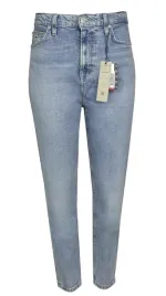 tommy-jeans-spodnie-damskie-mom-jeans-niebieskie-27-34