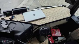 polka-stolik-na-kokpit-tir-mercedes-actros-mp-5