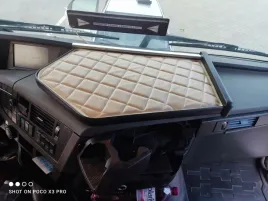 polka-stolik-na-kokpit-tir-volvo-fh-4-od-2013r